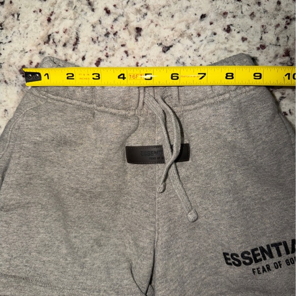 Fear of God Essentials Kids Size 4/5 Sweatshorts Heather Grey Oatmeal - Picture 8 of 8
